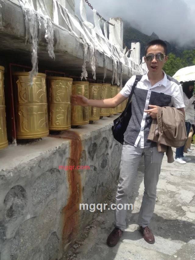 很短但是会旋转。的第1张照片