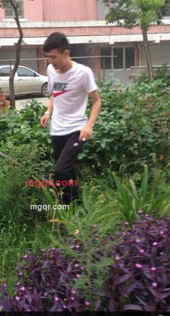 傻傻的笑了的第1张照片