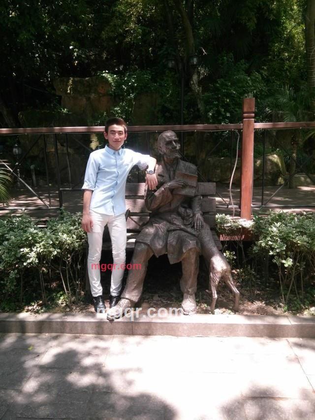 寂寞的小男人的第19张照片