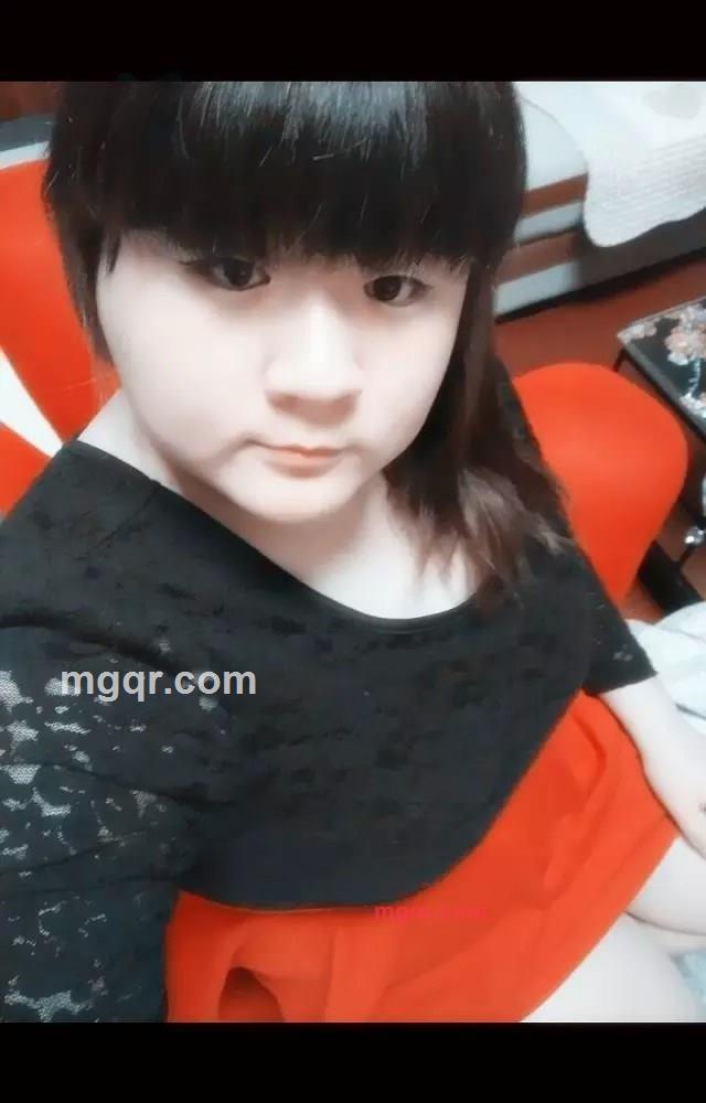 丰满小小女人的第6张照片