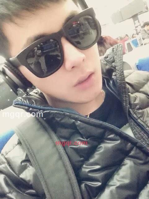 童颜巨吊的第1张照片