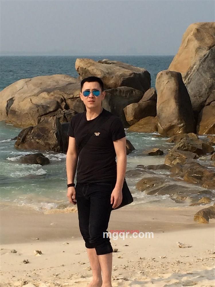 孤单背影J的第1张照片