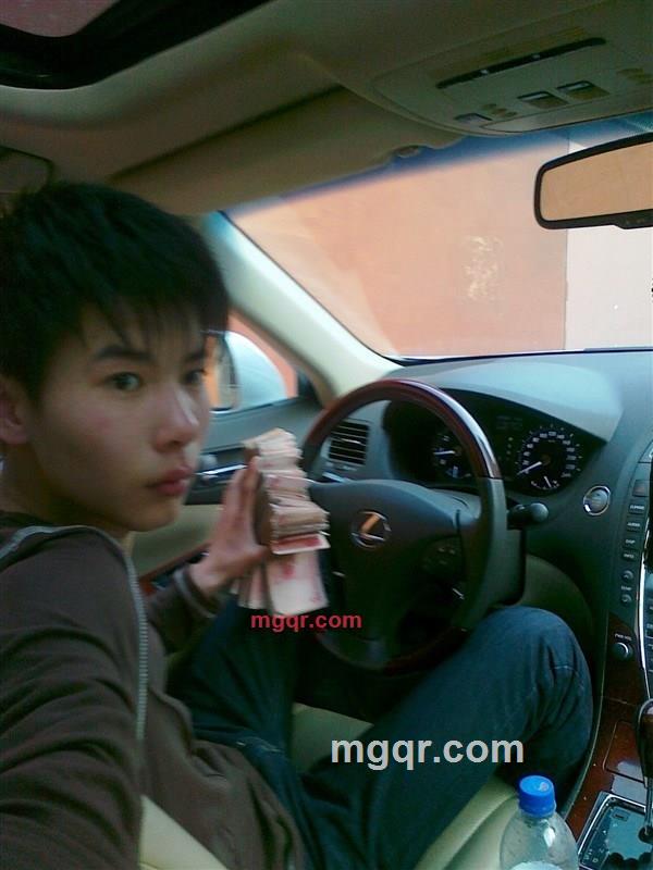 单行道上的第1张照片