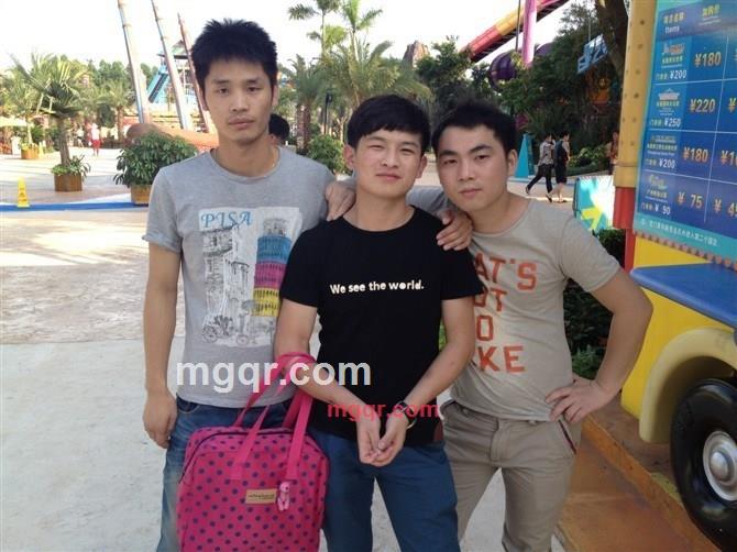 3个人的寂寞的第2张照片