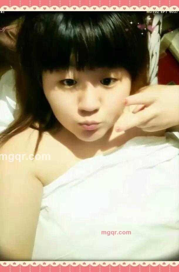 丰满小小女人的第5张照片