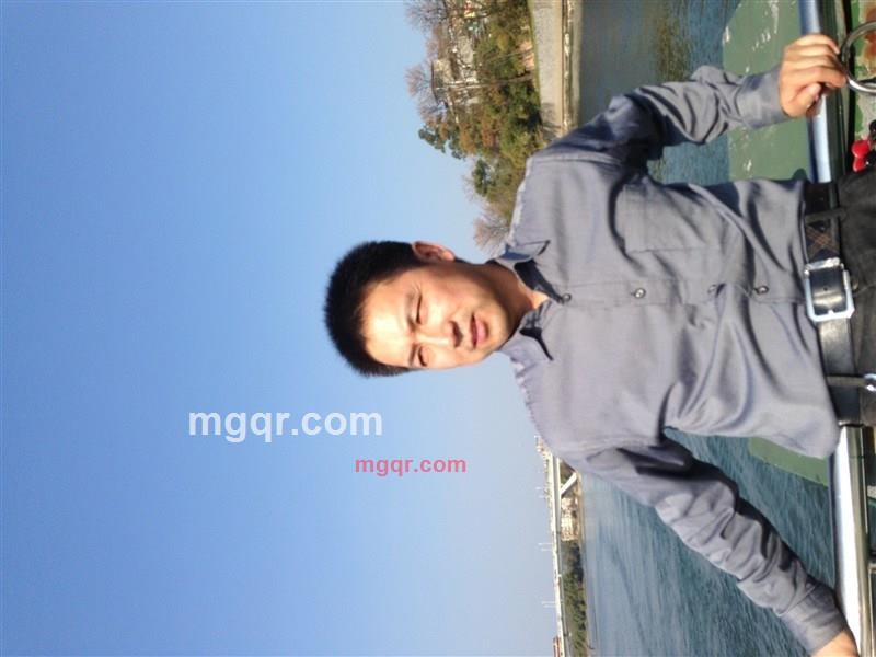 金色越野车的第1张照片