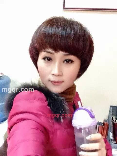 孤海中的小船的第1张照片