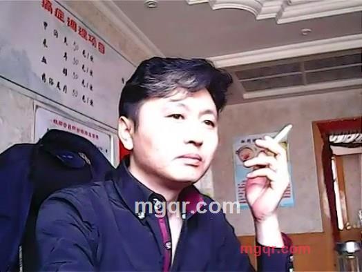 冰雪下的足迹的第1张照片