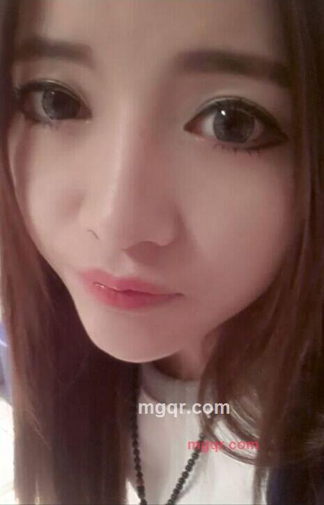 单纯妩媚的第1张照片