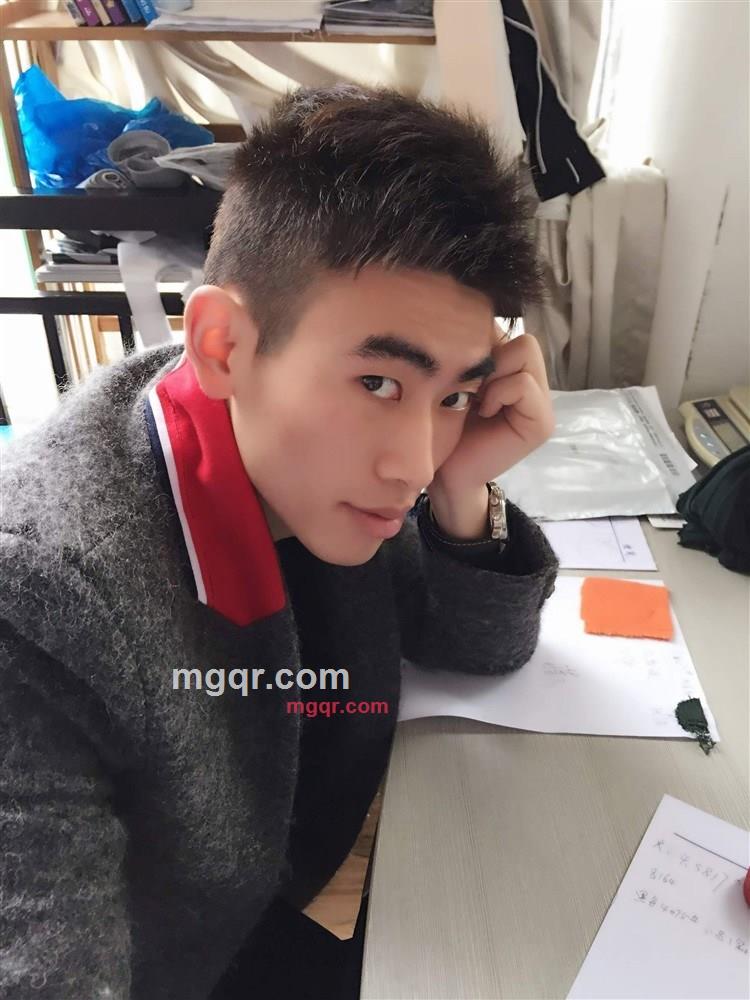 寂寞的小男人的第14张照片