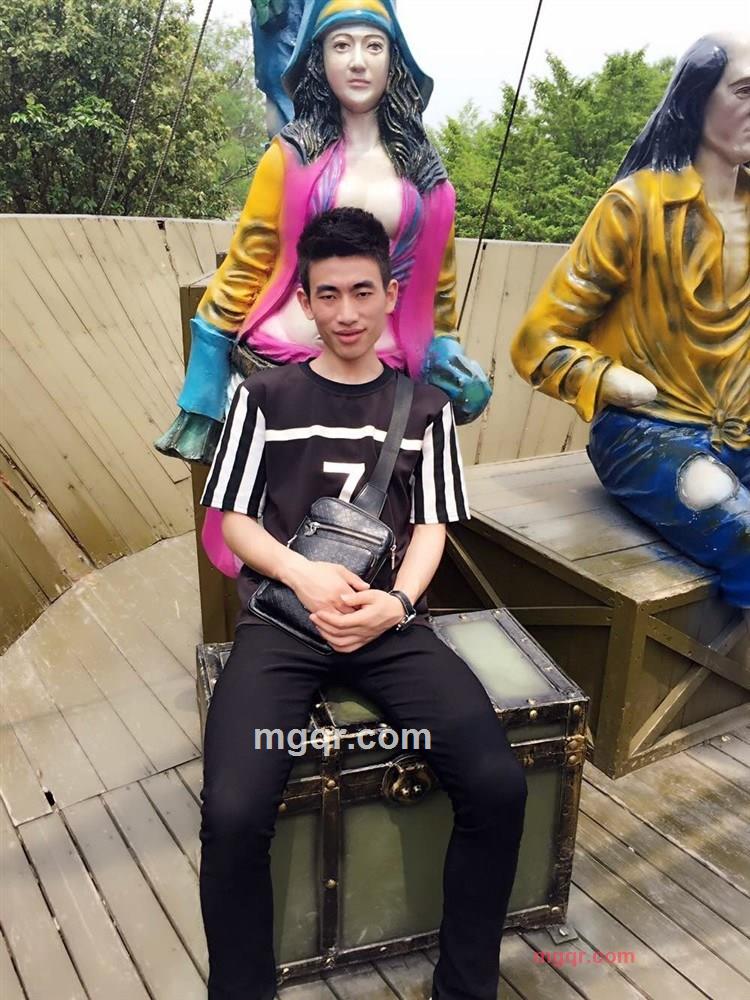 寂寞的小男人的第12张照片