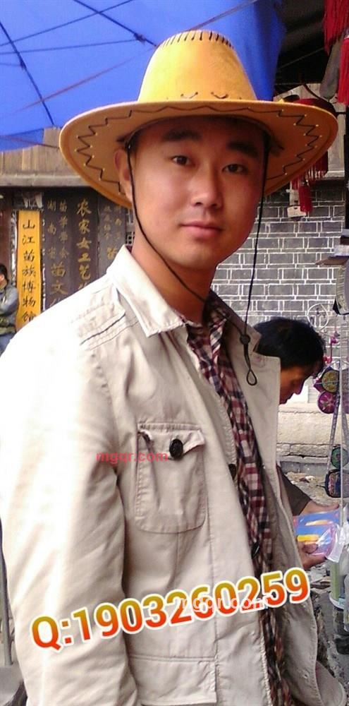 对面的美女看过来的第1张照片