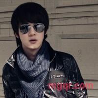 孤独的小男孩5的第1张照片