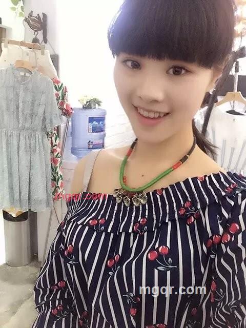 A lonely girl的第1张照片