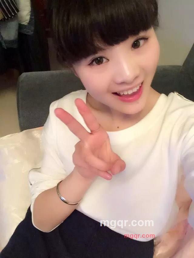 A lonely girl的第4张照片