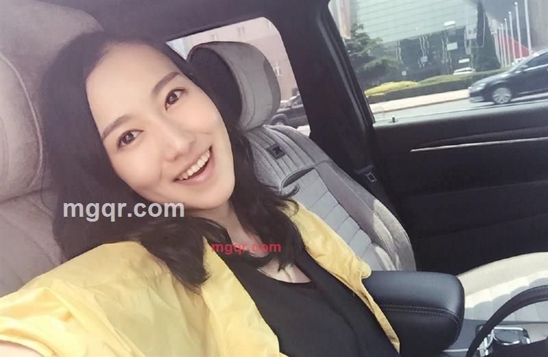 伸手触摸阳光的第1张照片