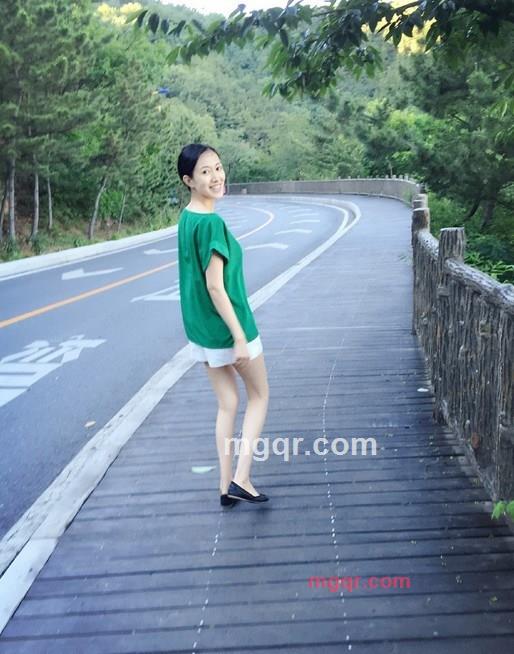 伸手触摸阳光的第3张照片