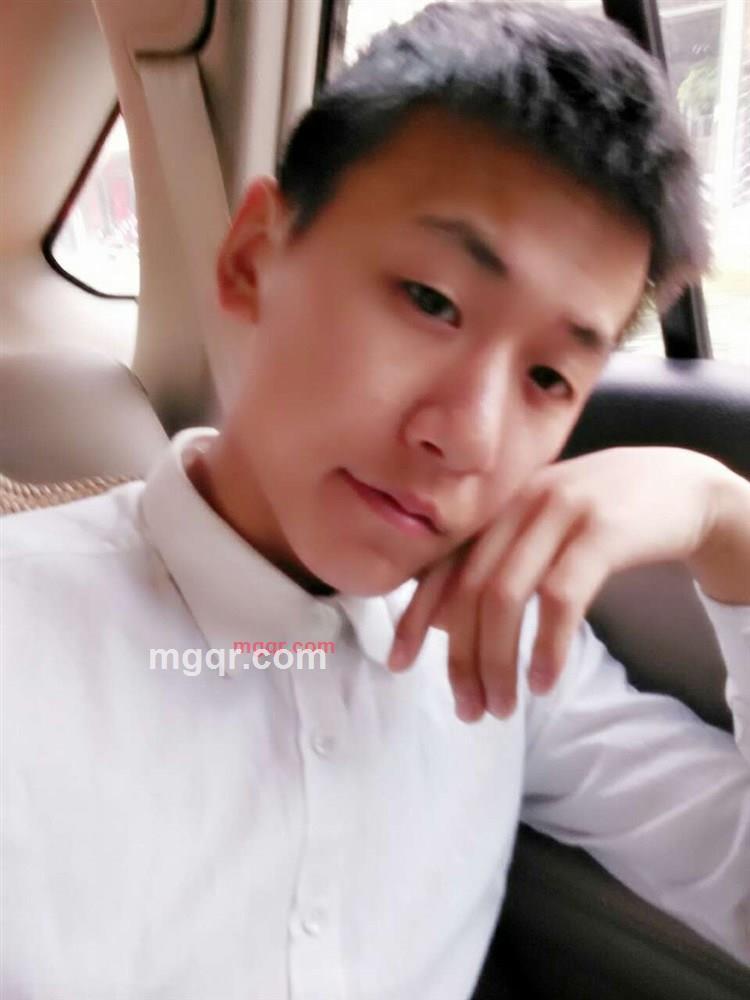 纯情小男人的第1张照片