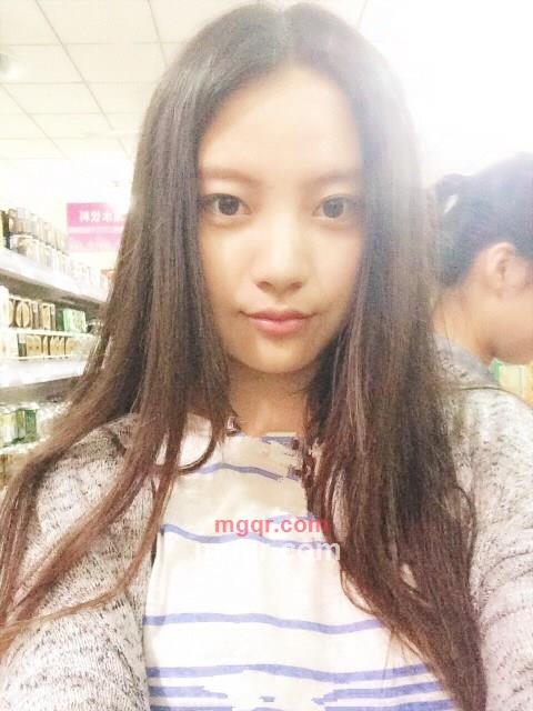 低头~浅笑~~的第1张照片