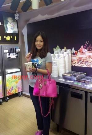 越疯癫的女人心越软的第1张照片