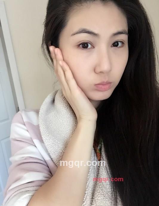 顾盼生情的第1张照片