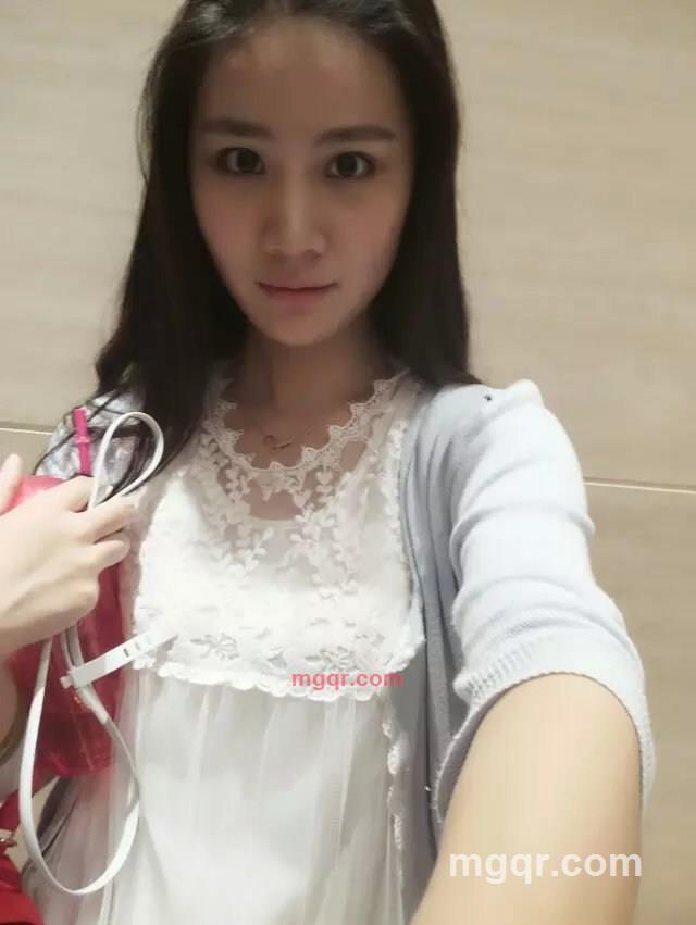 语笑嫣然一笑的第2张照片