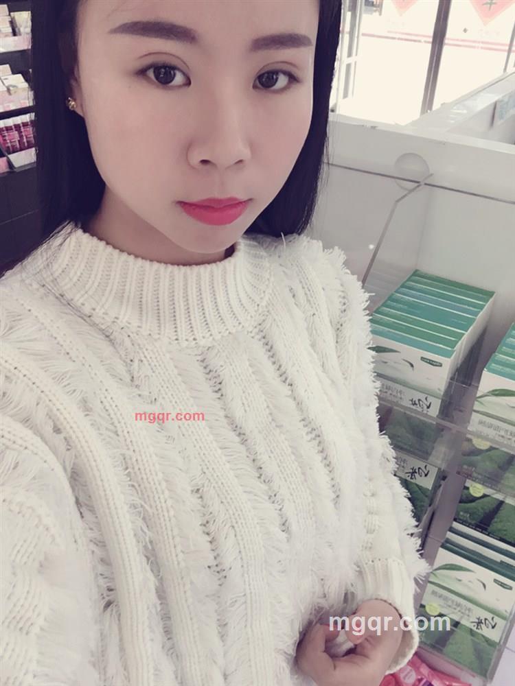 小情绪的女人的第2张照片