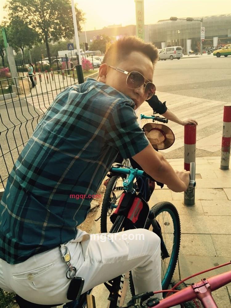 因为寂寞寻找孤单的你的第1张照片