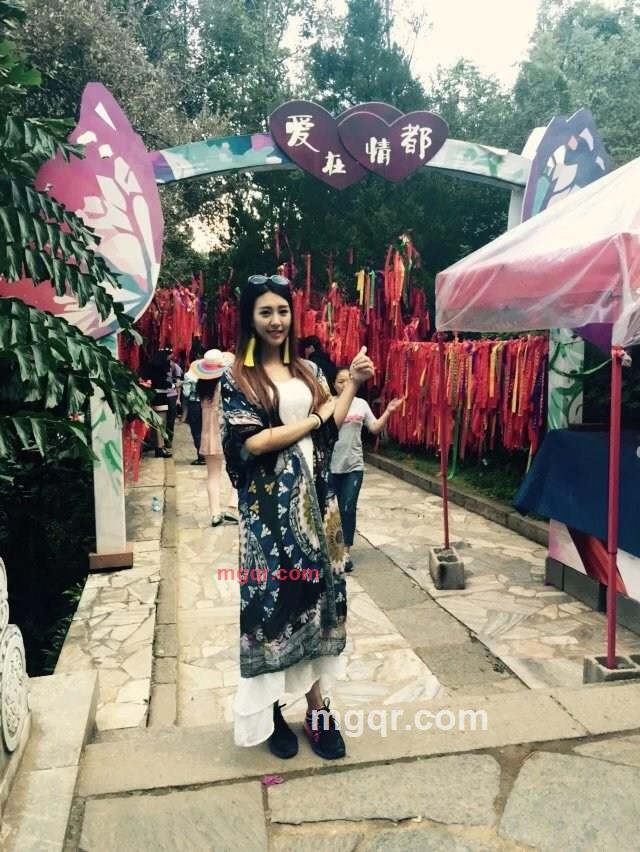 眉眼带殇的第2张照片