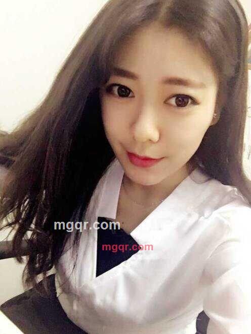 粘人的小妖精的第3张照片