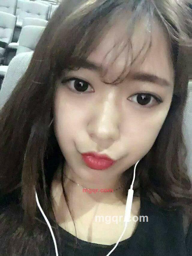 粘人的小妖精的第1张照片