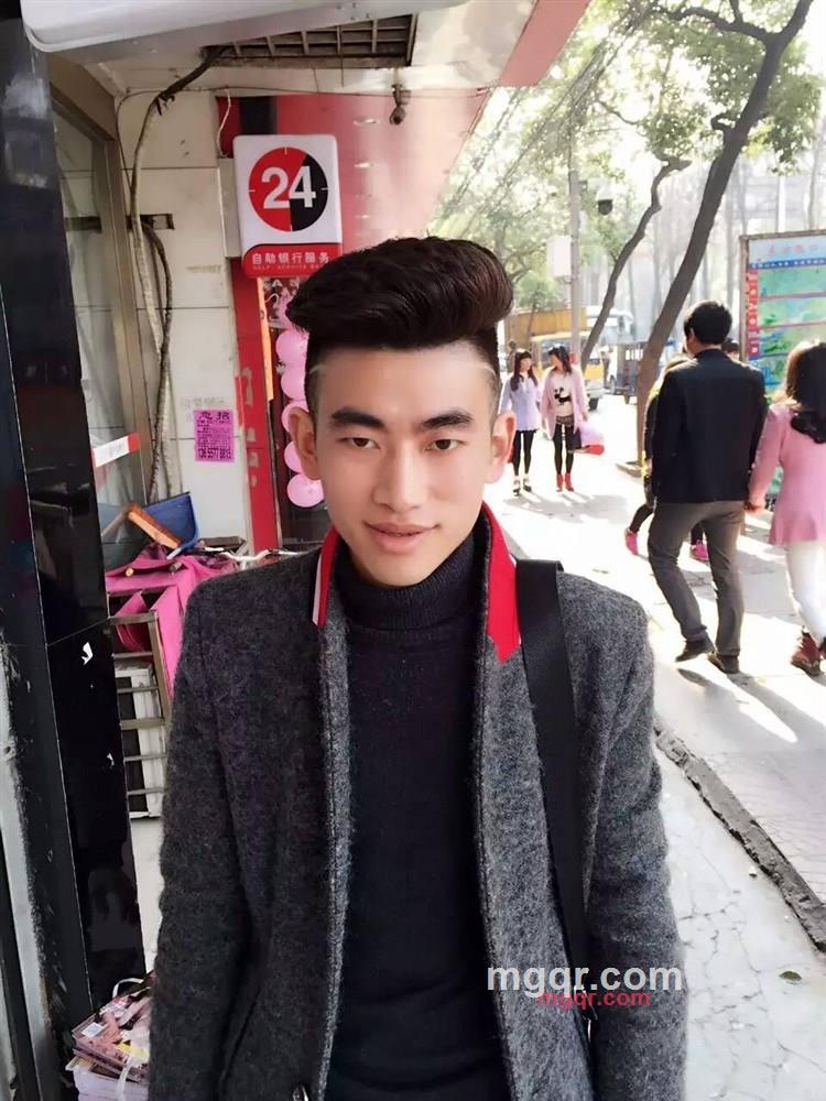 寂寞的小男人的第3张照片