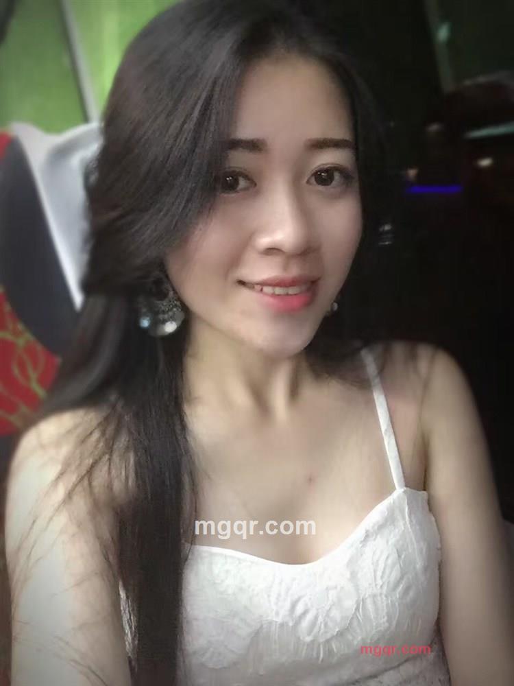 左边的云云的第1张照片