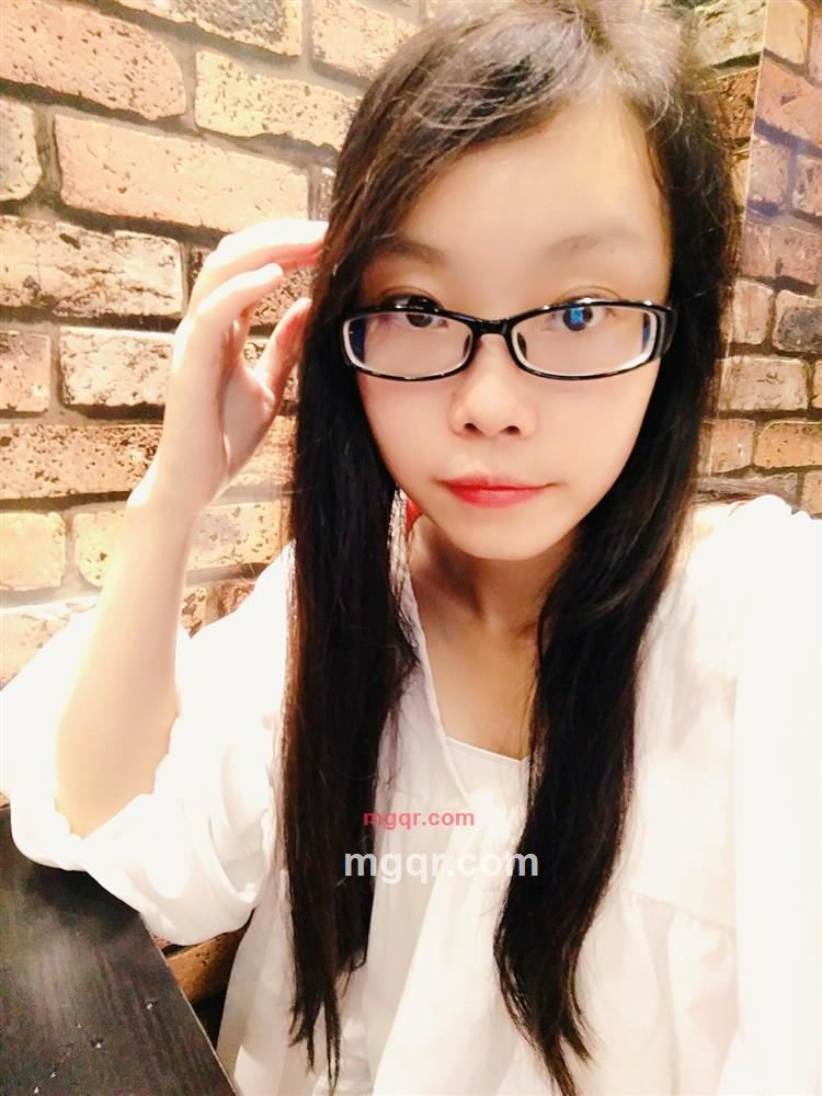 黑色玫瑰的刺的第2张照片