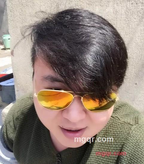 “寂寞人士”代言人的第2张照片