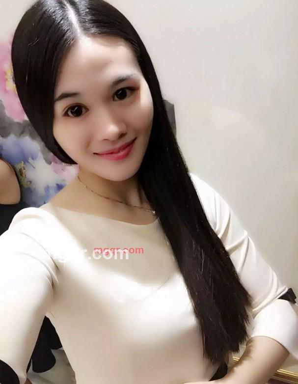 对着天空微笑的第3张照片