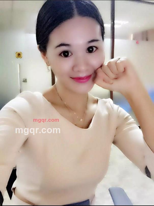 对着天空微笑的第2张照片