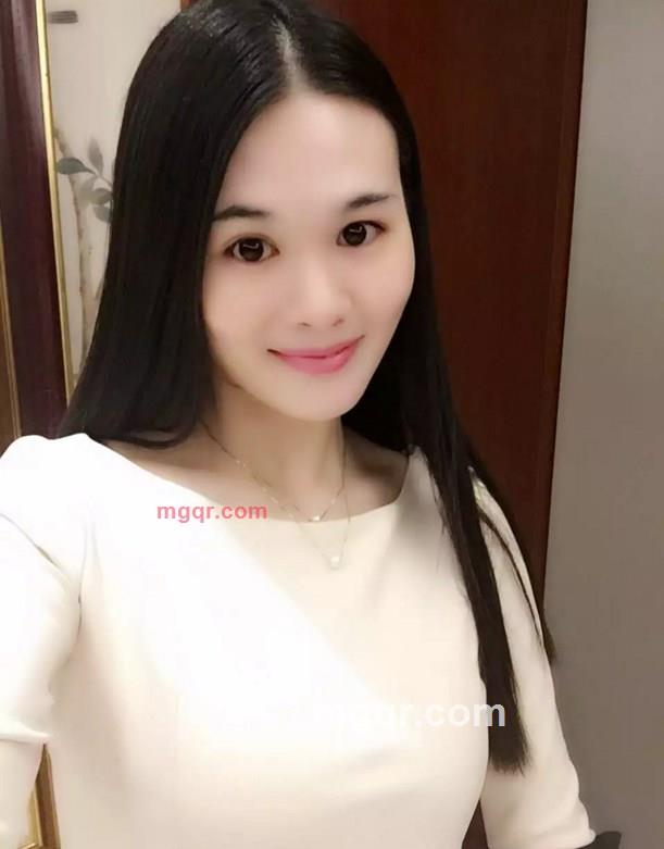 对着天空微笑的第1张照片