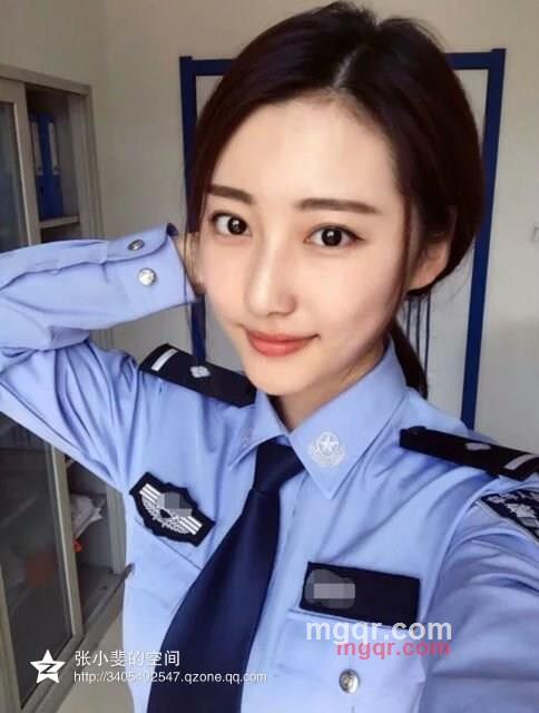 前凸后翘女神的第2张照片