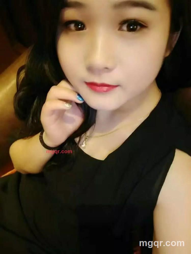 女孩的晴朗天空的第1张照片