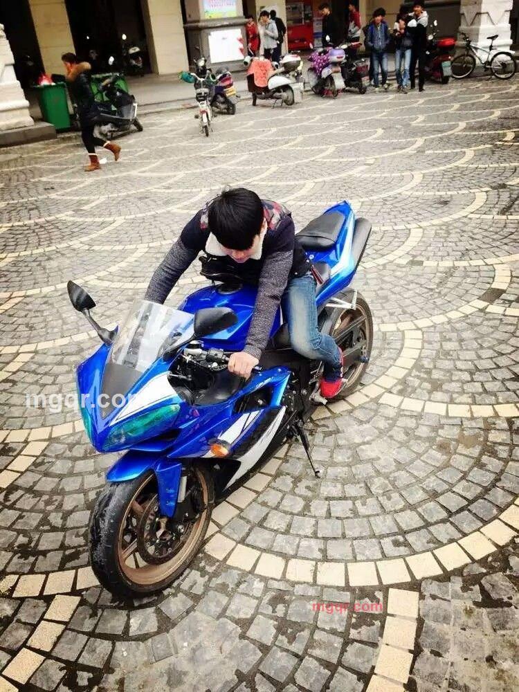 坐在床头等红杏的第1张照片