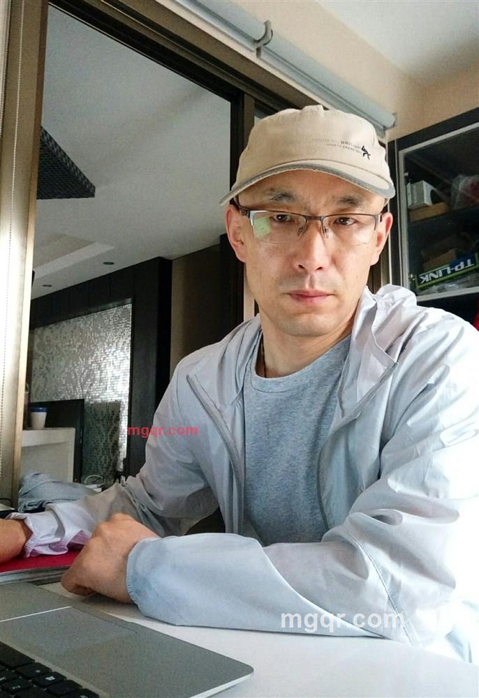 栖息的苍鹰的第2张照片