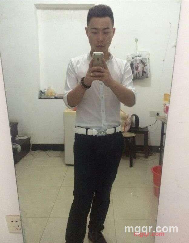 着烟寂寞的等待的第1张照片