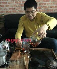 爱情不如尼古丁的第2张照片