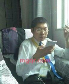 爱情不如尼古丁的第1张照片