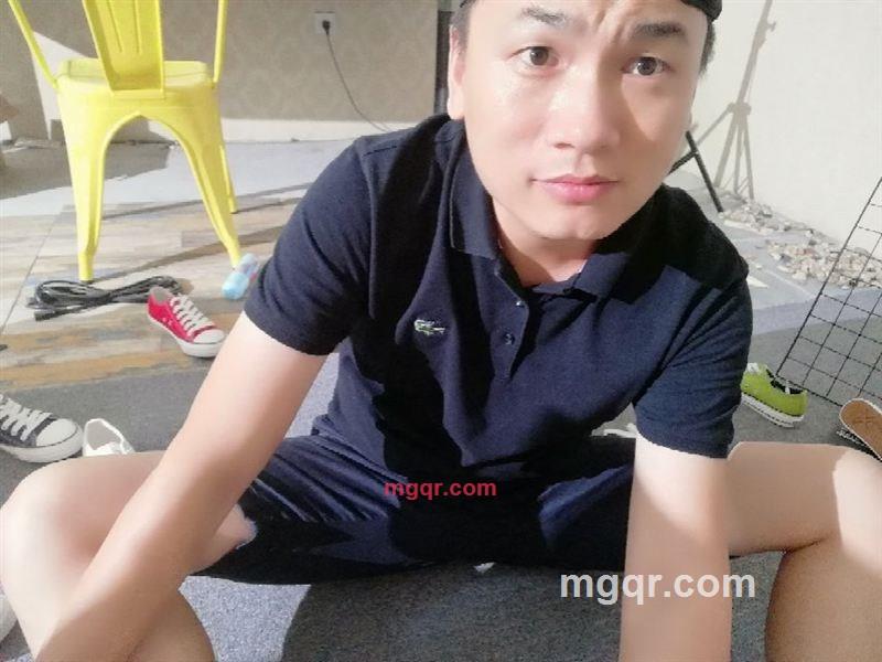 骆驼单腿蹲的第1张照片