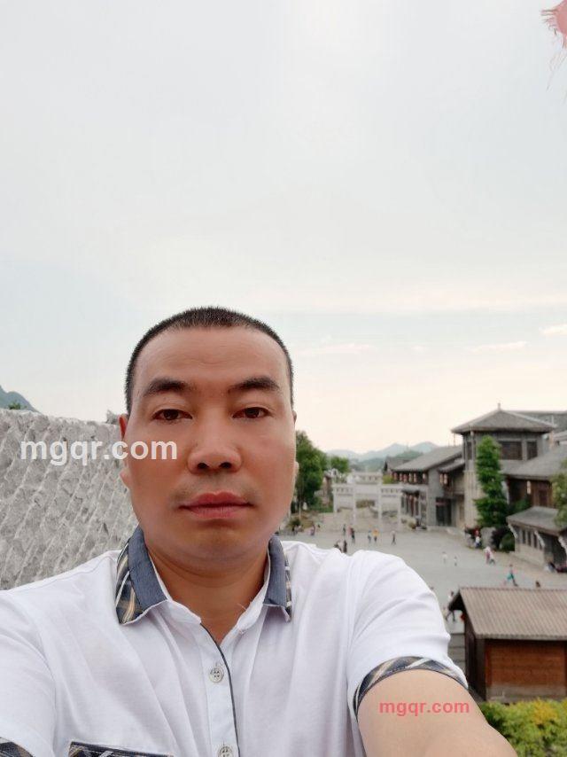 一个苍伤的男的第2张照片