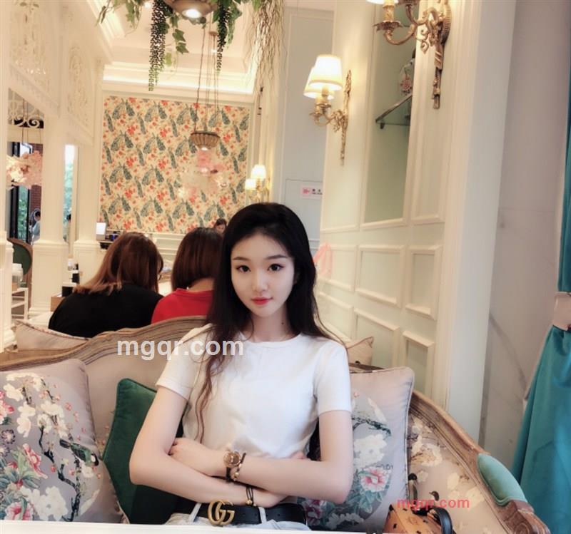 小草莓呀啵的第3张照片