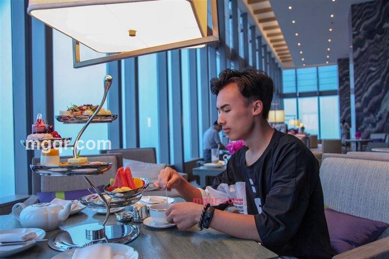 大佬的坐姿的第8张照片