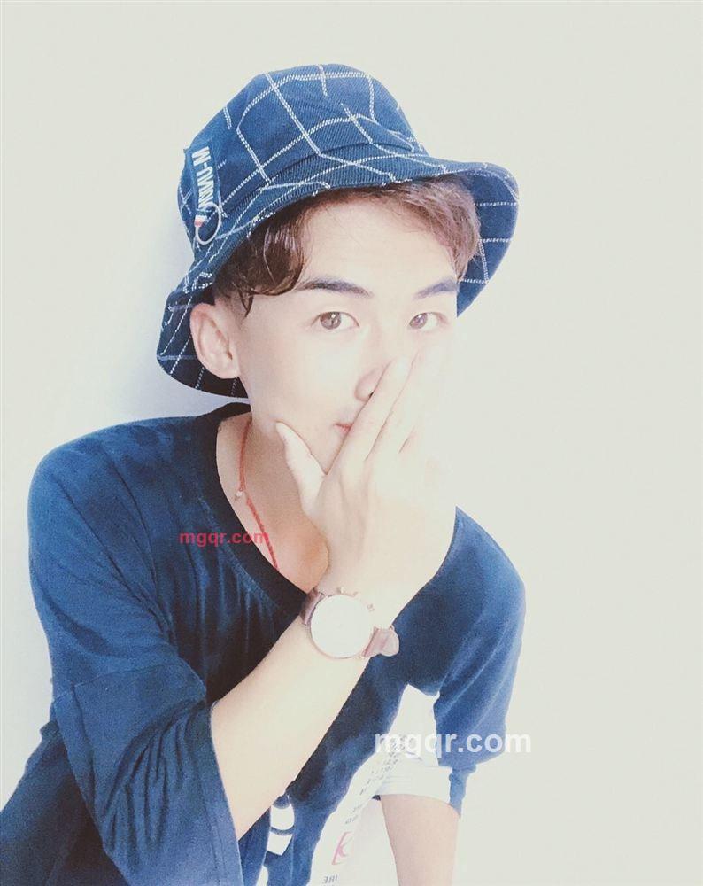 大佬的坐姿的第2张照片